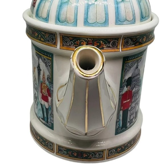 James Sadler 2-cup Porcelain Teapot - London Horseguards Buckingham Palace - Picture 6 of 9